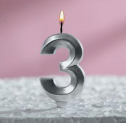 Изображение Свеча в торт "Грань", цифра "3", серебряный металлик